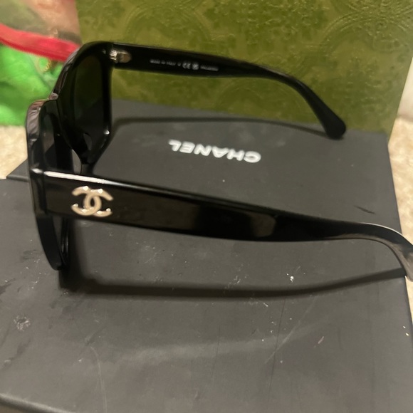 Chanel Black Oversized Square Sunglasses - Picture 4 of 5